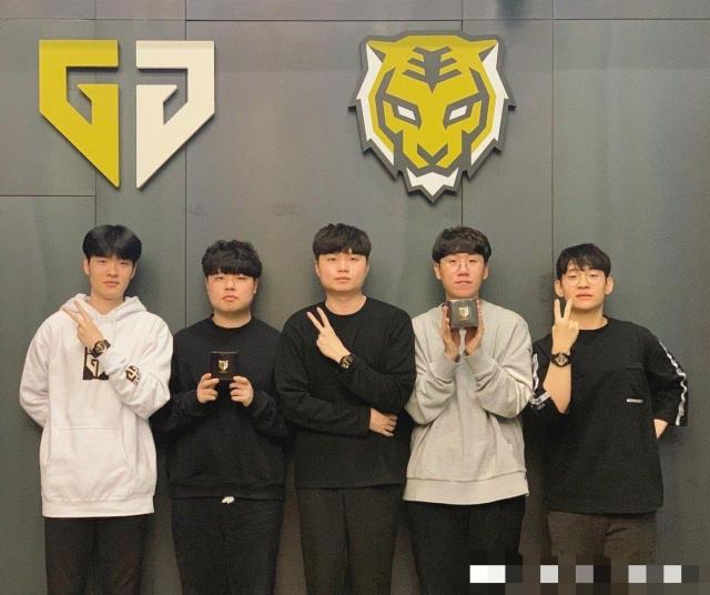 业内对巡回 业内对巡回