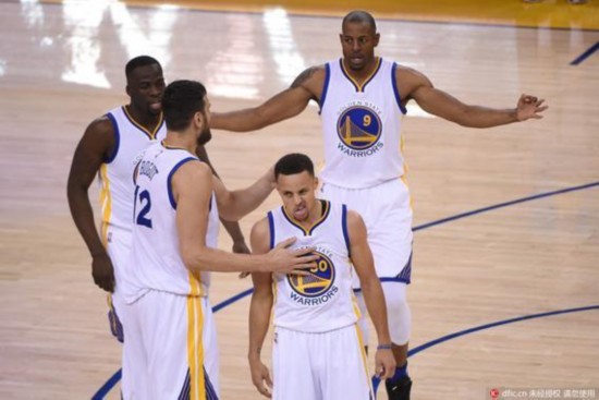 组在锋线上 组在锋线上