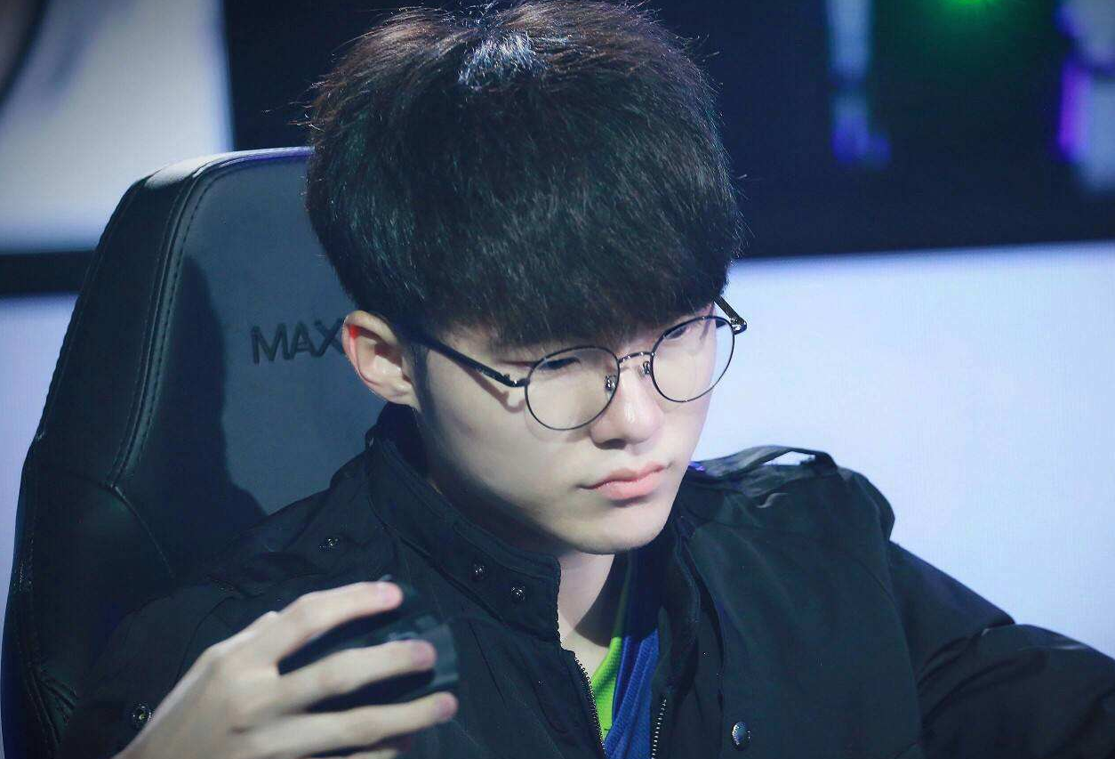 前中期抱团 前中期抱团